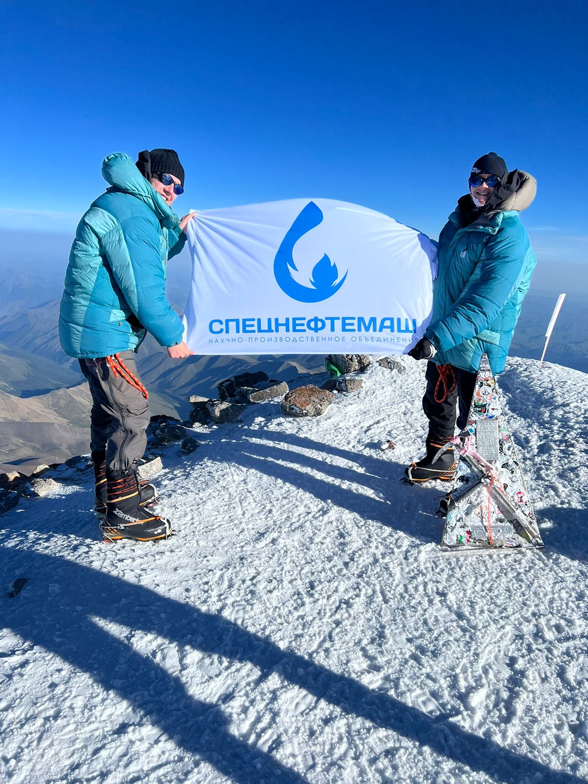 Покорение горы Эльбрус, впечатляющее достижение сотрудников компании ООО "НПО "Спецнефтемаш"
